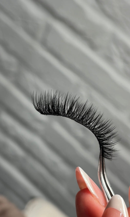 "Eda" Wispy lashes