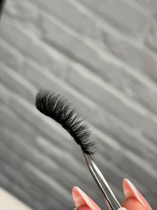 "Katrina" Wispy volume