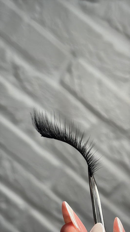 "Idal" cat eye lashes